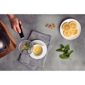 Alternative view of ترامونتينا يوتيليتا مصفي 10 سم من الفولاذ المقاوم للصدأ مع مقبض أسود من البولي بروبيلين