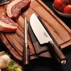 طقم سكاكين ترامونتينا من قطعتين بشفرات من الفولاذ المقاوم للصدأ ومقابض من خشب البولي وود البني المعالج مع مبراة