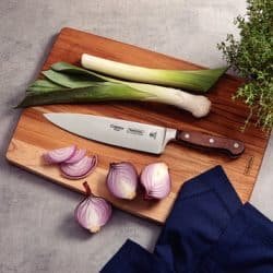 Alternative view of سكين الطاهي من ترامونتينا  بشفرة من الفولاذ المقاوم للصدأ ومقبض من الخشب باللون البني، مقاس 8 بوصات