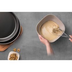 خفاقة يدوية من الفولاذ المقاوم للصدأ من ترامونتينا مولدي بمقبض من السيليكون