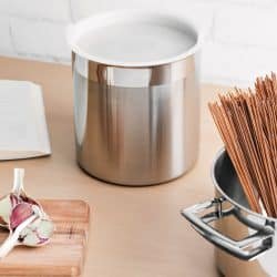 حافظة ستانلس ستيل 16 سم مع غطاء بلاستيكي سعة 3.4 لتر