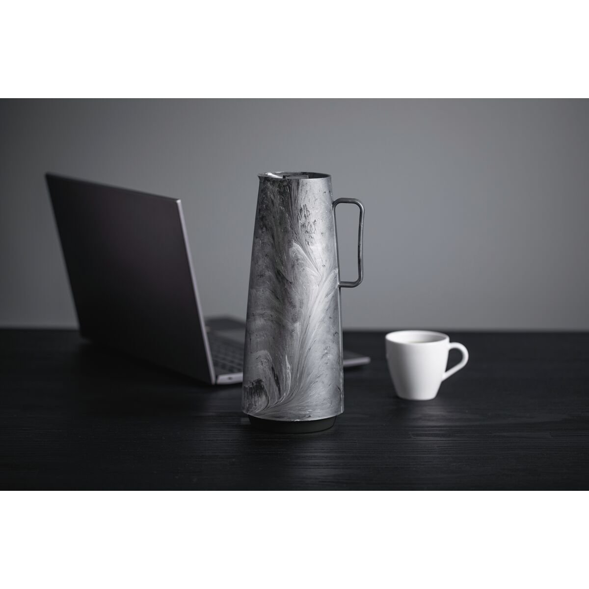 ترمز شاي 1 لتر داخل زجاجي من ترامونتينا لون الرخام الرمادي 4 ترمز شاي 1 لتر داخل زجاجي من ترامونتينا لون الرخام الرمادي - الصورة 4