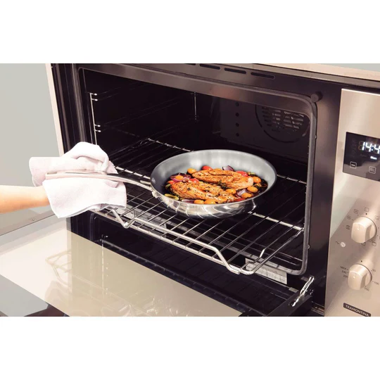 مقلاة ترامونتينا المصنوعة من الأستنلس ستيل المقاوم للصدأ صحية 100% بثلاث طبقات، مقاس 26 سم (2.2 لتر) 4 مقلاة ترامونتينا المصنوعة من الأستنلس ستيل المقاوم للصدأ صحية 100% بثلاث طبقات، مقاس 26 سم (2.2 لتر) - الصورة 4