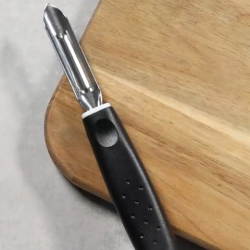 Alternative view of مقشرة بطاطا من ترامونتينا شفرة من الستنلس ستيل  المقاوم للصدأ | مقبض اسود من البولي بروبيلين