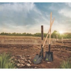 Alternative view of مجرفة ترامونتينا  مربعة فولاذية بمقبض خشبي 120 سم