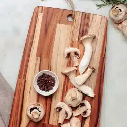 Homepage 76 لوح تقطيع مصنوع من خشب الصاج 40*28 سم